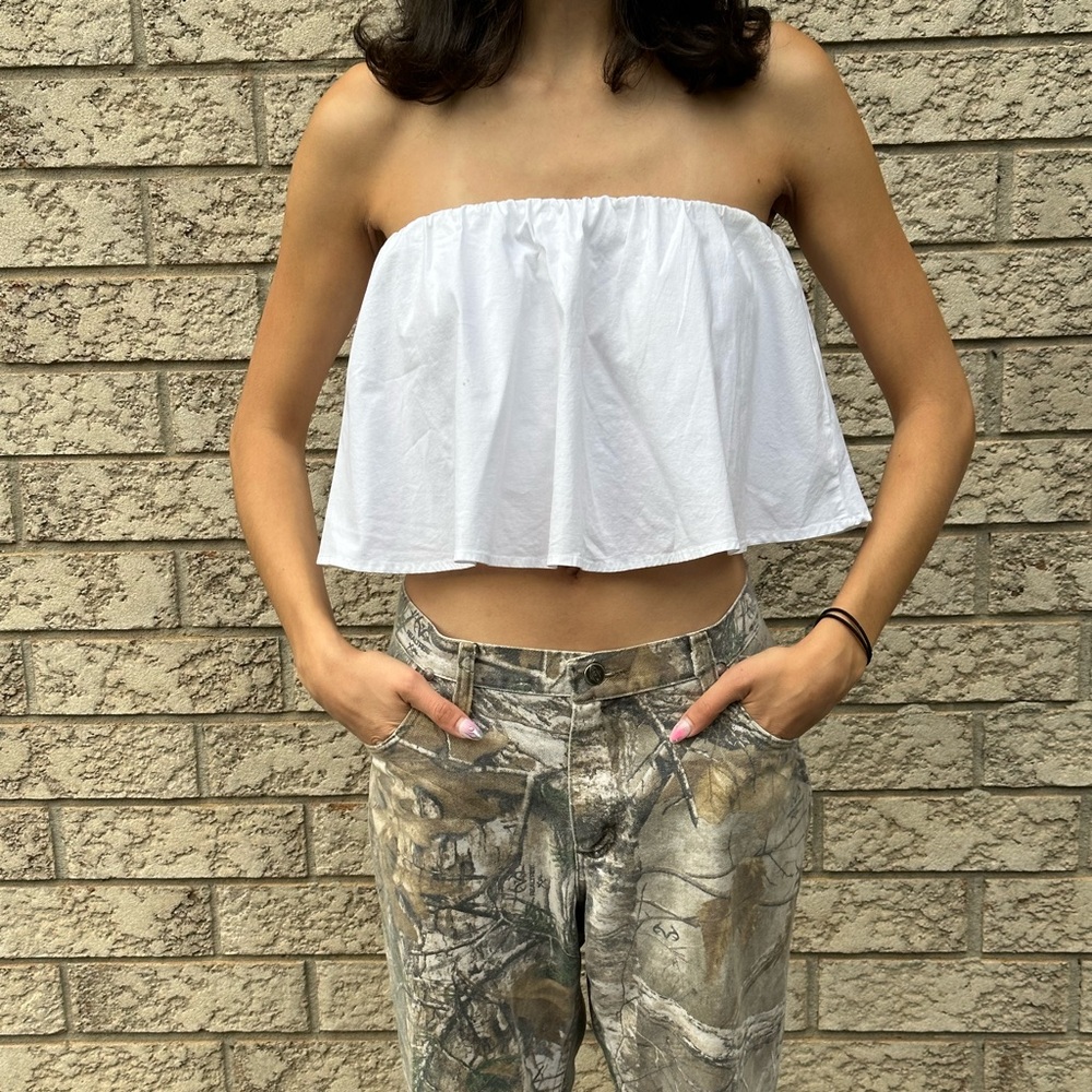 White frill crop top. Size S/M. Elasticized band.